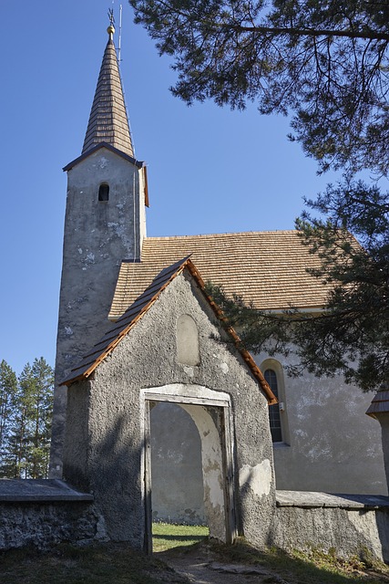 letná horská turistika pod modrou oblohou v tatrách