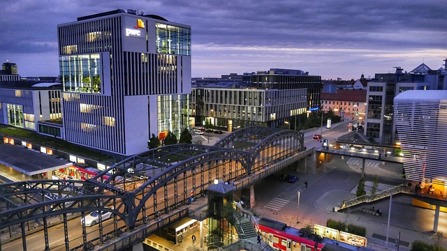 panoráma vysokých tatier s kriváňom pri západe slnka